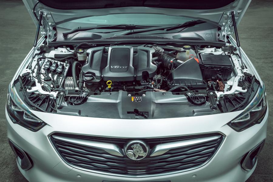 Моторный отсек Holden Commodore VXR (ZB) 2018 года  (фото 27 из 42)